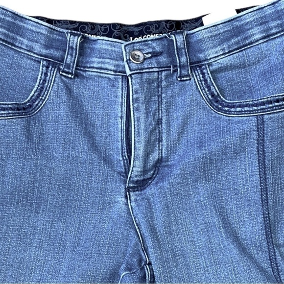 LEE ladies denim shorts, size 8P, comfort stretch waist, embroidered detail - Picture 3 of 6